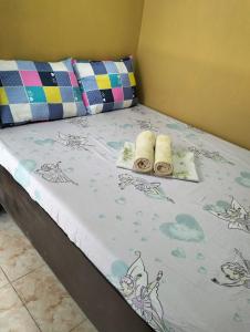 Rúm í herbergi á Don Pedro Hotel