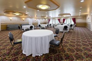 Area soggiorno di Inn at Atlantic City Hotel & Banquet