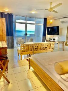 Postel nebo postele na pokoji v ubytování Beau Vallon Studios - Apartments Vacation Rentals
