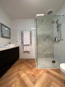 Koupelna v ubytování Stunning Townhouse - 10 min to CBD