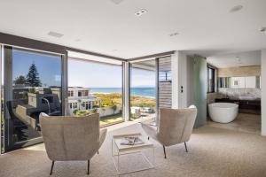 Posezení v ubytování Luxury in Paradise - Sea views and Beach