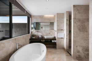 Koupelna v ubytování Luxury in Paradise - Sea views and Beach