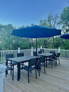 Balkón nebo terasa v ubytování Skyline Retreat Spacious Elegance Queen Suite 1 City Views