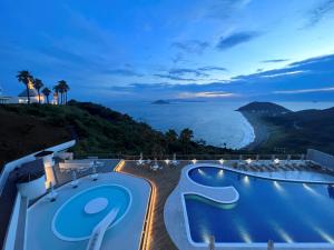 a view of the ocean from a resort pool at Irago Ocean Resort in Tahara