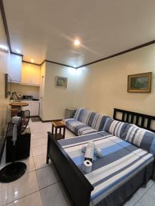 Χώρος καθιστικού στο South Breeze Balibago 3 minutes away from Santa Rosa Commercial Complex