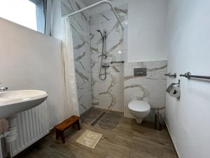 Apartamenty i Pokoje Tornado的一间浴室