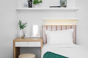 Ein Bett oder Betten in einem Zimmer der Unterkunft Mukava by Kozystay - Grogol