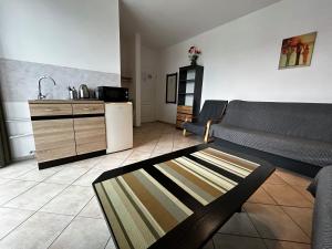 Apartamenty i Pokoje Tornado的厨房或小厨房