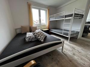 Apartamenty i Pokoje Tornado客房内的一张或多张床位