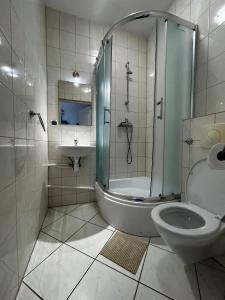 Apartamenty i Pokoje Tornado的一间浴室