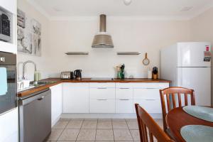 Cuina o zona de cuina de Cottesloe Seaside Bliss