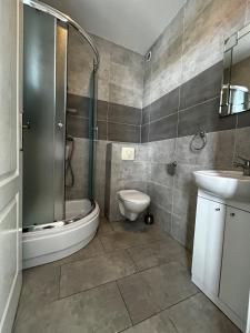 Apartamenty i Pokoje Tornado的一间浴室