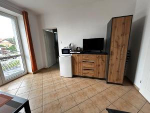 Apartamenty i Pokoje Tornado的厨房或小厨房
