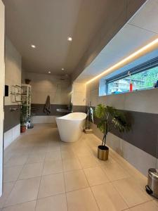 Ένα μπάνιο στο Moderne bolig, høy standard og fantastisk utsikt