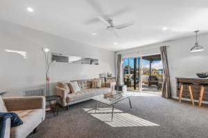 Χώρος καθιστικού στο Mountain View - Nelson Holiday Home