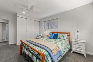 Ένα ή περισσότερα κρεβάτια σε δωμάτιο στο Mountain View - Nelson Holiday Home