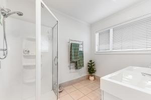 Ένα μπάνιο στο Mountain View - Nelson Holiday Home +11 φωτογραφίες