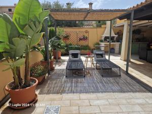 Patio alebo iná vonkajšia časť ubytovania Villa Kate Pula Sardegna
