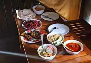 Φαγητό σε οργανωμένο κάμπινγκ ή κάπου εκεί κοντά