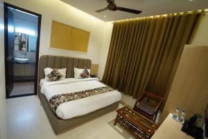a bedroom with a large bed and a bathroom at HOTEL CASA ROYALE in Amritsar +40 photos