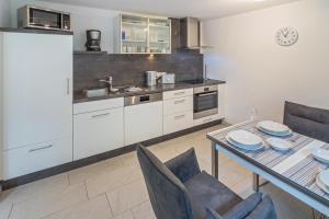 Kuchyň nebo kuchyňský kout v ubytování Ferienwohnung Strandläufer