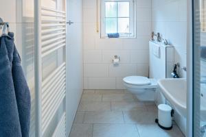 Koupelna v ubytování Ferienwohnung Strandläufer + 7 fotografií