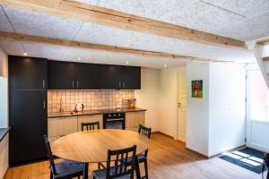 a kitchen and dining room with a table and chairs at Lejlighed A in Vejle