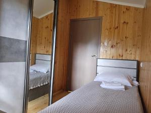 Postel nebo postele na pokoji v ubytování Dariani Cottage