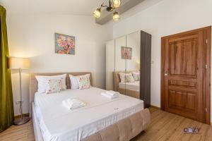 a bedroom with a large white bed in a room at Cozy Brand New Boutique ApartHotel Brasov in Braşov