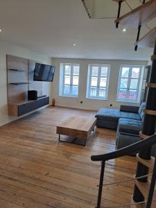 a living room with a couch and a coffee table at Charme au milieu de l'histoire in Autun +1 photo