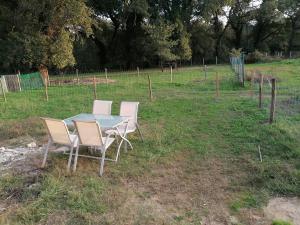 Zahrada ubytování Gite avec vue foret - piscine partagée