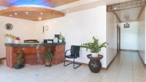Vstupní hala nebo recepce v ubytování RedDoorz at Coco Grove Tourist Inn + 34 fotografií