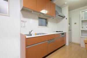 Dapur atau dapur kecil di LN19 Nouvell Maison 2024年open三宮駅徒歩8分駐車場付20名宿泊可能な4LDK貸切ハウス