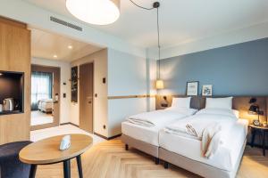 Posteľ alebo postele v izbe v ubytovaní harry's home Lienz hotel & apartments