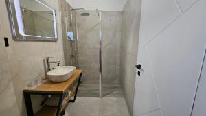 Koupelna v ubytování Richi Rooms & App