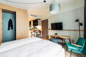 Posteľ alebo postele v izbe v ubytovaní harry's home Lienz hotel & apartments