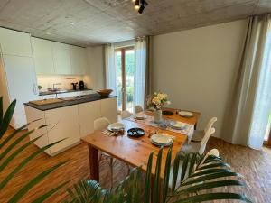 Kuchyň nebo kuchyňský kout v ubytování Ferienwohnung Grüner Ausblick