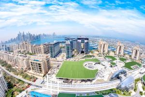 Nespecifikovaný výhled na destinaci Dubaj nebo výhled na město při pohledu z apartmánu