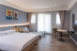 Postel nebo postele na pokoji v ubytování E-DA Skylark Hotel