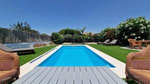 Bazén v ubytovaní Sunny villa with private pool in Chiclana de la Frontera alebo v jeho blízkosti