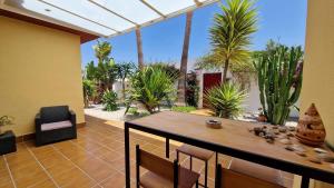 Balkón alebo terasa v ubytovaní Sunny villa with private pool in Chiclana de la Frontera