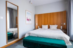 Posteľ alebo postele v izbe v ubytovaní Apartamenty Muzeum II Wojny Światowej