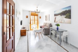 Posezení v ubytování APARTAMENTO ADULTOS CENTRO N V 1 free parking