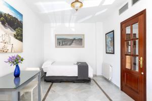 Postel nebo postele na pokoji v ubytování APARTAMENTO ADULTOS CENTRO N V 1 free parking