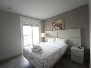 Posteľ alebo postele v izbe v ubytovaní Aiguaneu Apartaments Els Pins