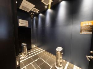 a room with black walls and a tiled floor at APA Hotel AkihabaraSuehirocho Ekimae -Electric Town- in Tokyo