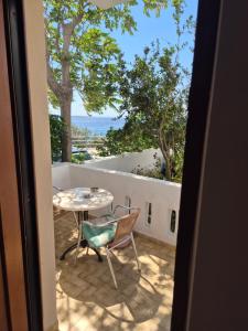Balkón nebo terasa v ubytování Akrotiri Apartments + 35 fotografií