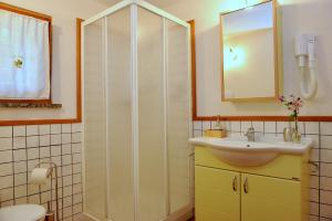 Koupelna v ubytování La Vrille - chambres d'hôtes