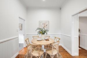 Imagine din galeria proprietății A Charming, Central & Family Friendly Cottage în Toowoomba