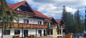 Budova, v ktorej sa apartmán nachádza + 4 fotografie